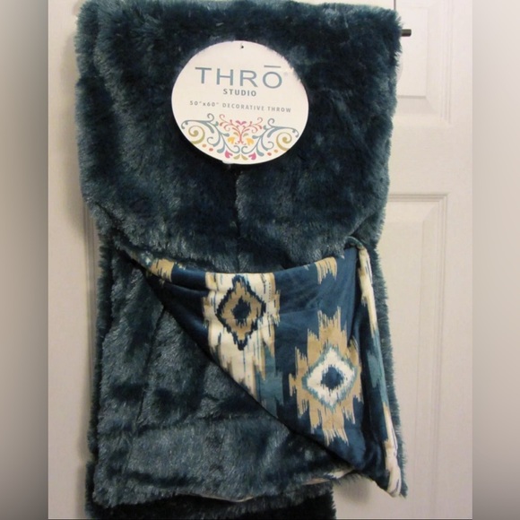 New Thro Studio Decorative Teal Blue Blanket throw - Picture 11 of 11